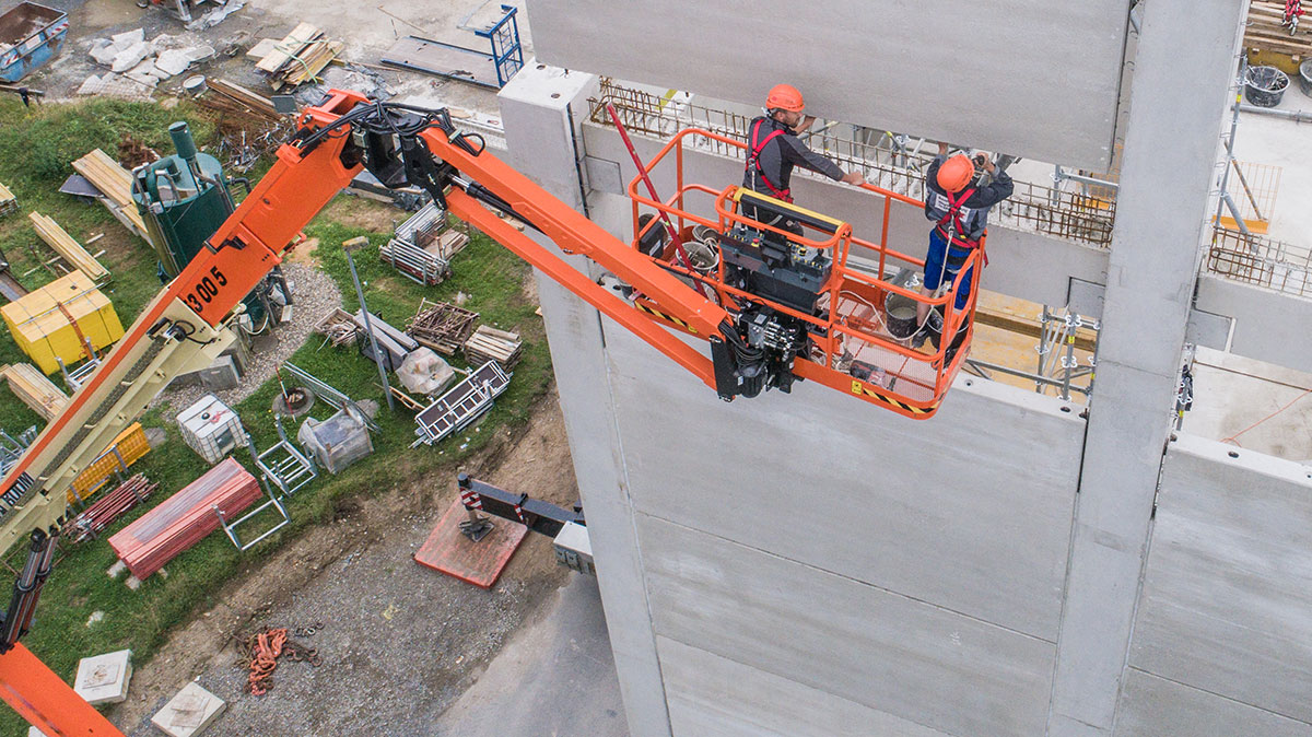 Gelenk-/Teleskopbühne 48m im Einsatz 