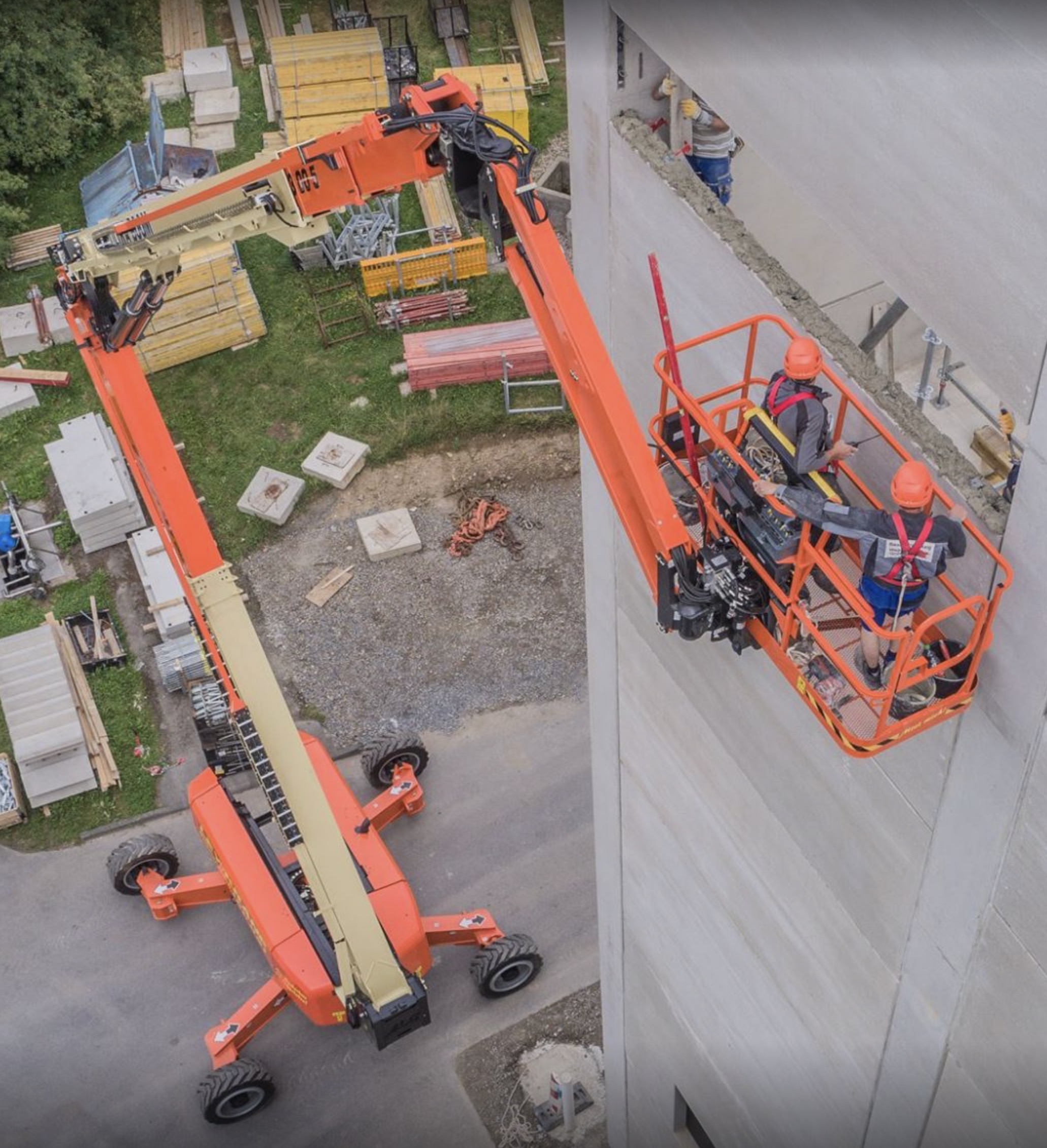 Gelenkteleskopbühne im Einsatz